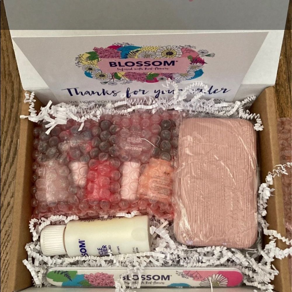 1 LEFT! Blossom Classic Maxi Nail Kit
